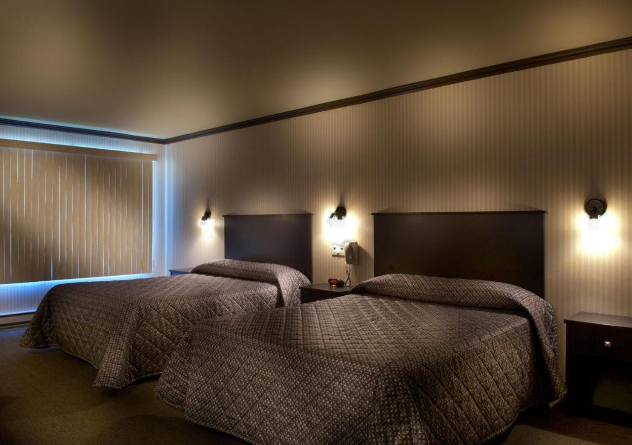 Hotel Ramada By Wyndham Laval Exteriér fotografie