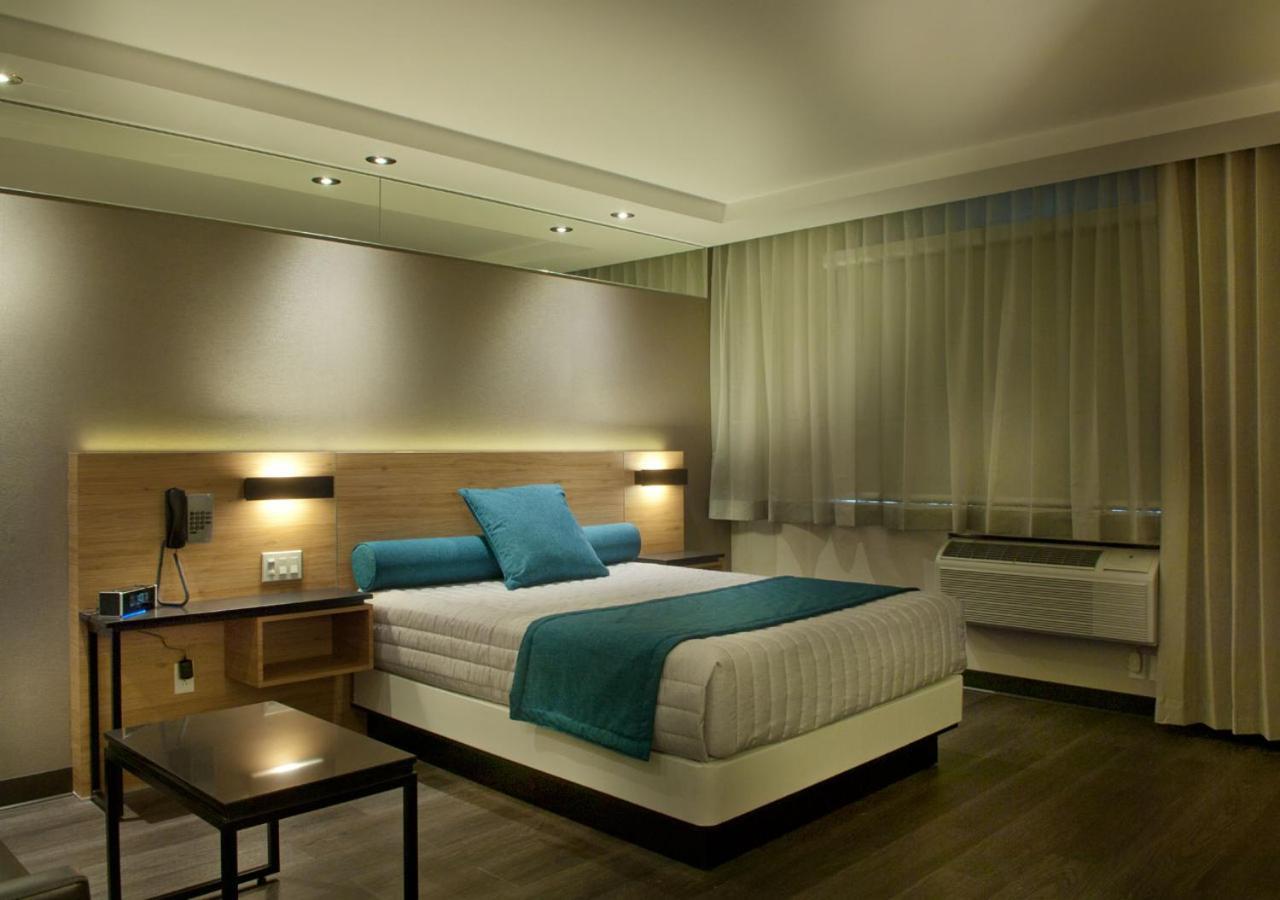 Hotel Ramada By Wyndham Laval Exteriér fotografie