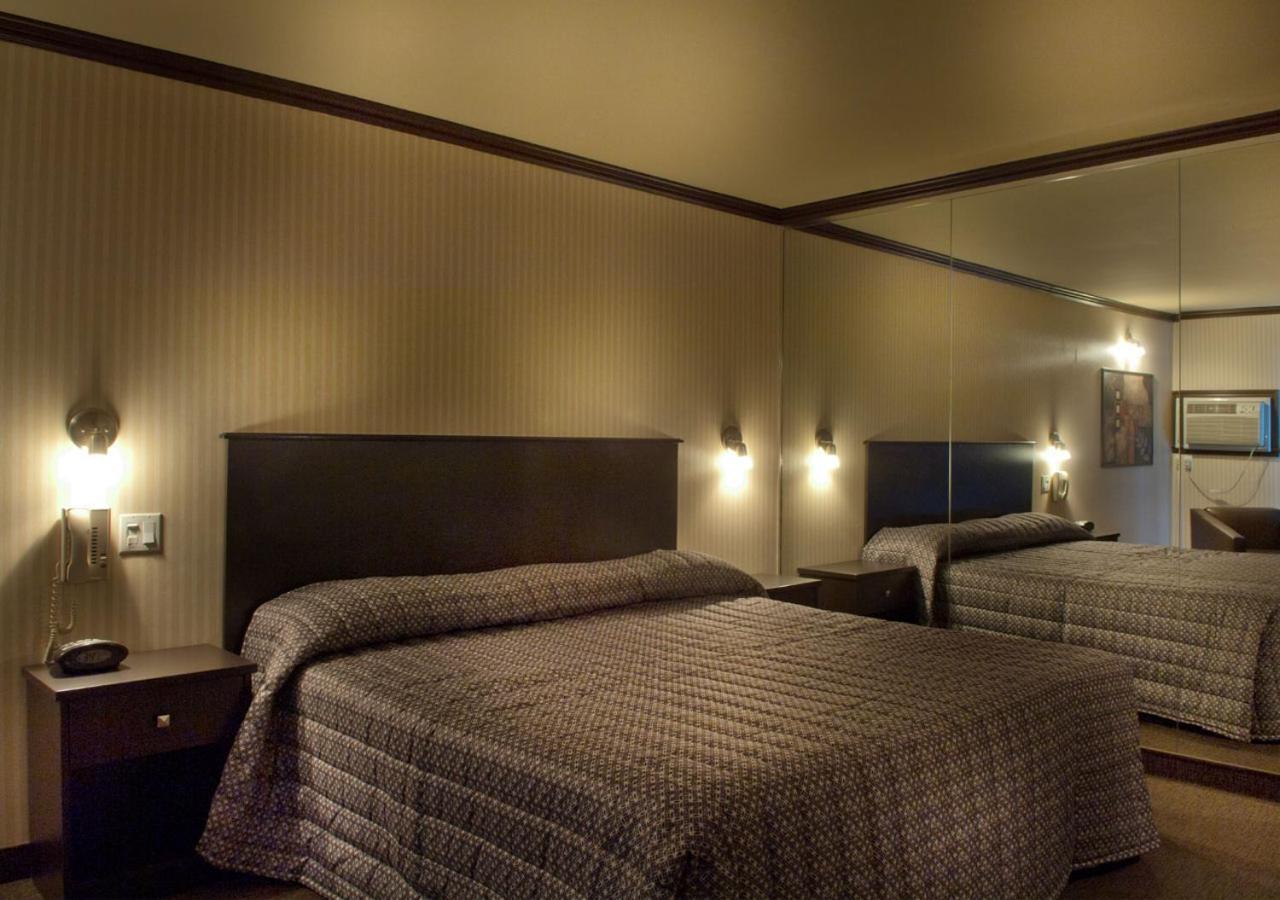 Hotel Ramada By Wyndham Laval Exteriér fotografie