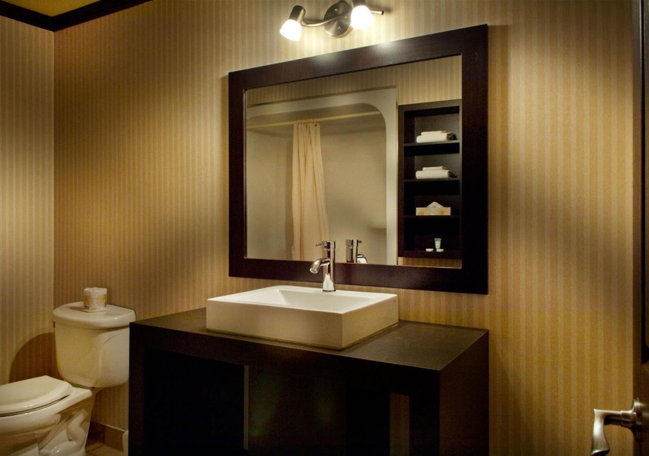 Hotel Ramada By Wyndham Laval Exteriér fotografie