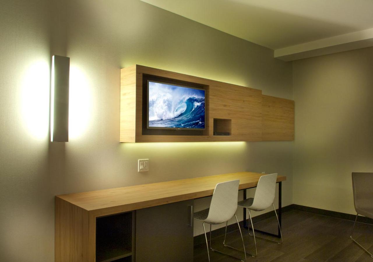 Hotel Ramada By Wyndham Laval Exteriér fotografie