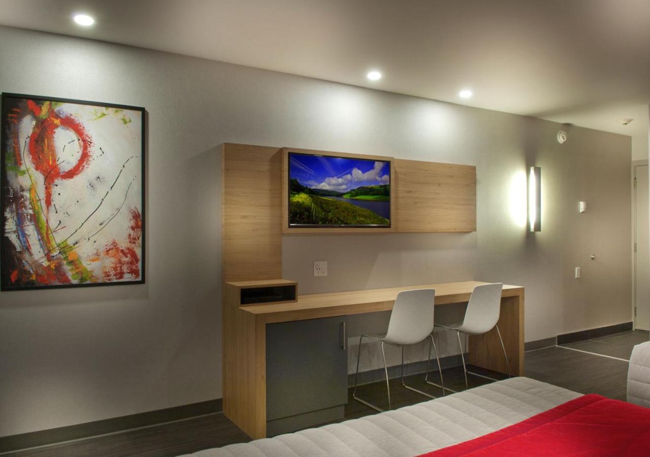 Hotel Ramada By Wyndham Laval Exteriér fotografie