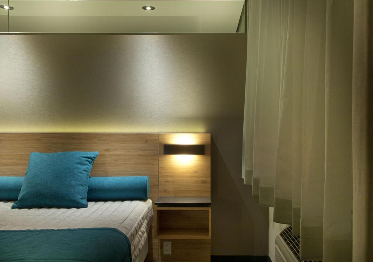 Hotel Ramada By Wyndham Laval Exteriér fotografie