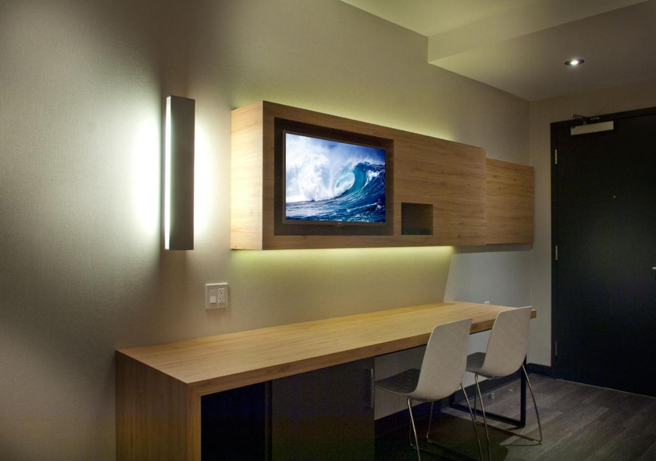 Hotel Ramada By Wyndham Laval Exteriér fotografie