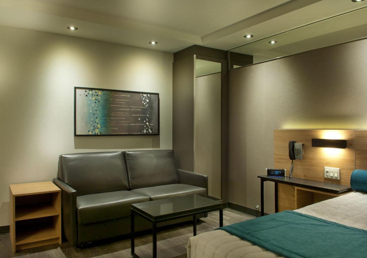 Hotel Ramada By Wyndham Laval Exteriér fotografie