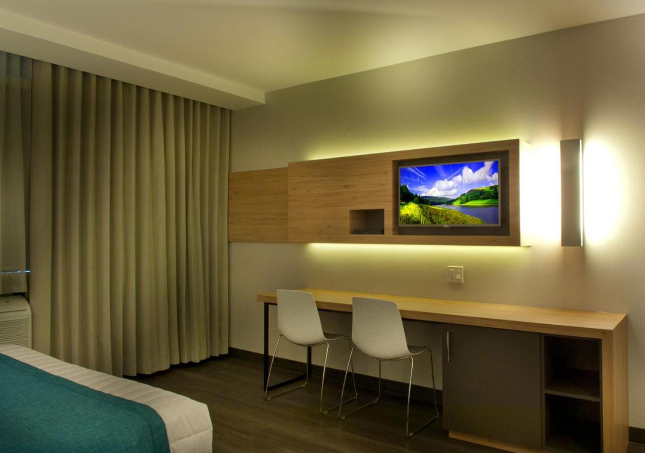 Hotel Ramada By Wyndham Laval Exteriér fotografie