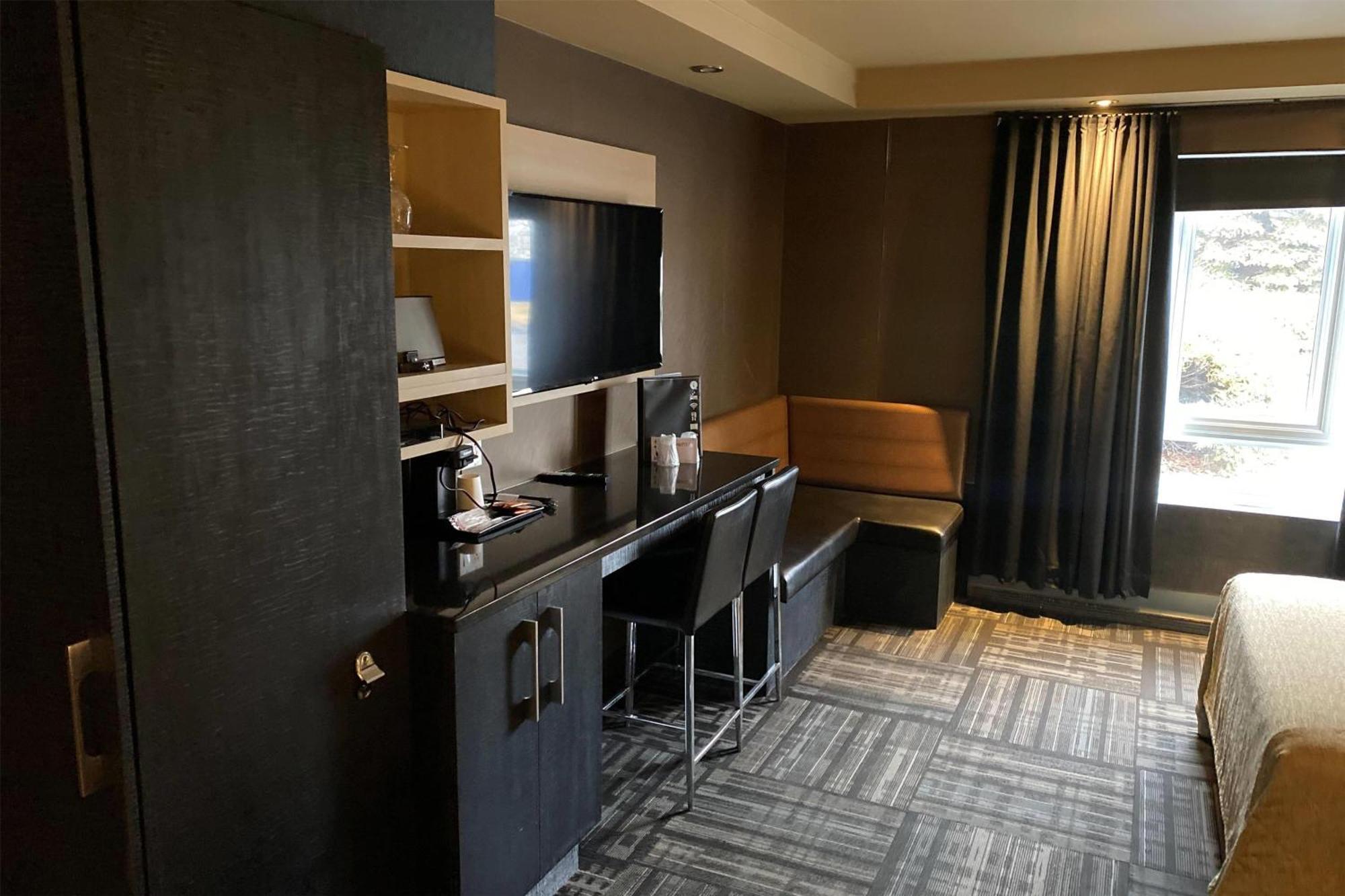 Hotel Ramada By Wyndham Laval Exteriér fotografie