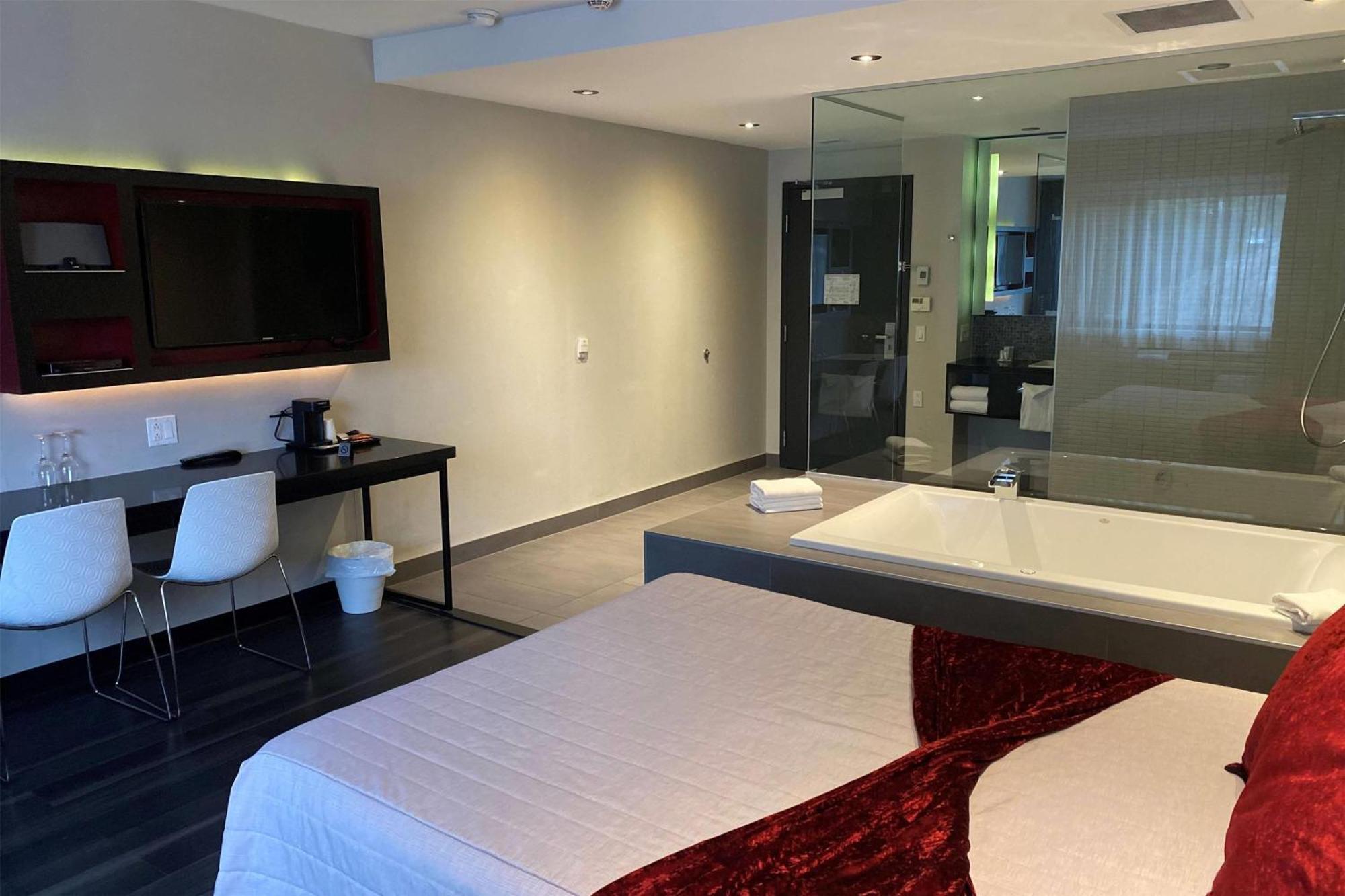 Hotel Ramada By Wyndham Laval Exteriér fotografie