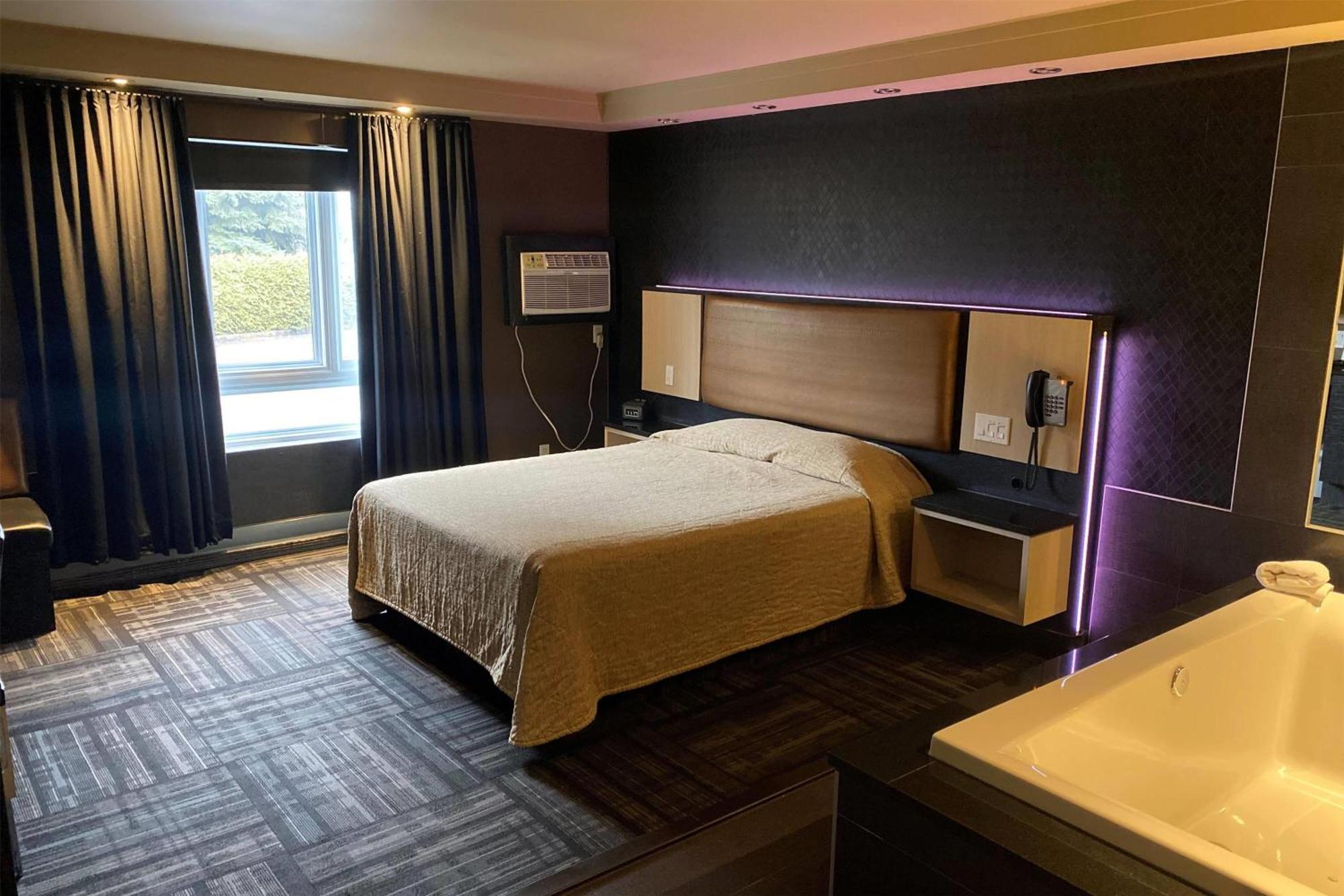Hotel Ramada By Wyndham Laval Exteriér fotografie