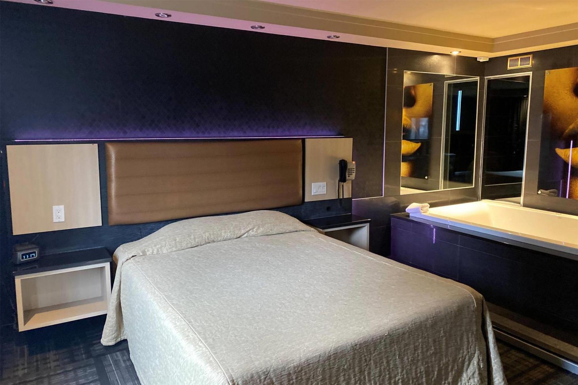 Hotel Ramada By Wyndham Laval Exteriér fotografie