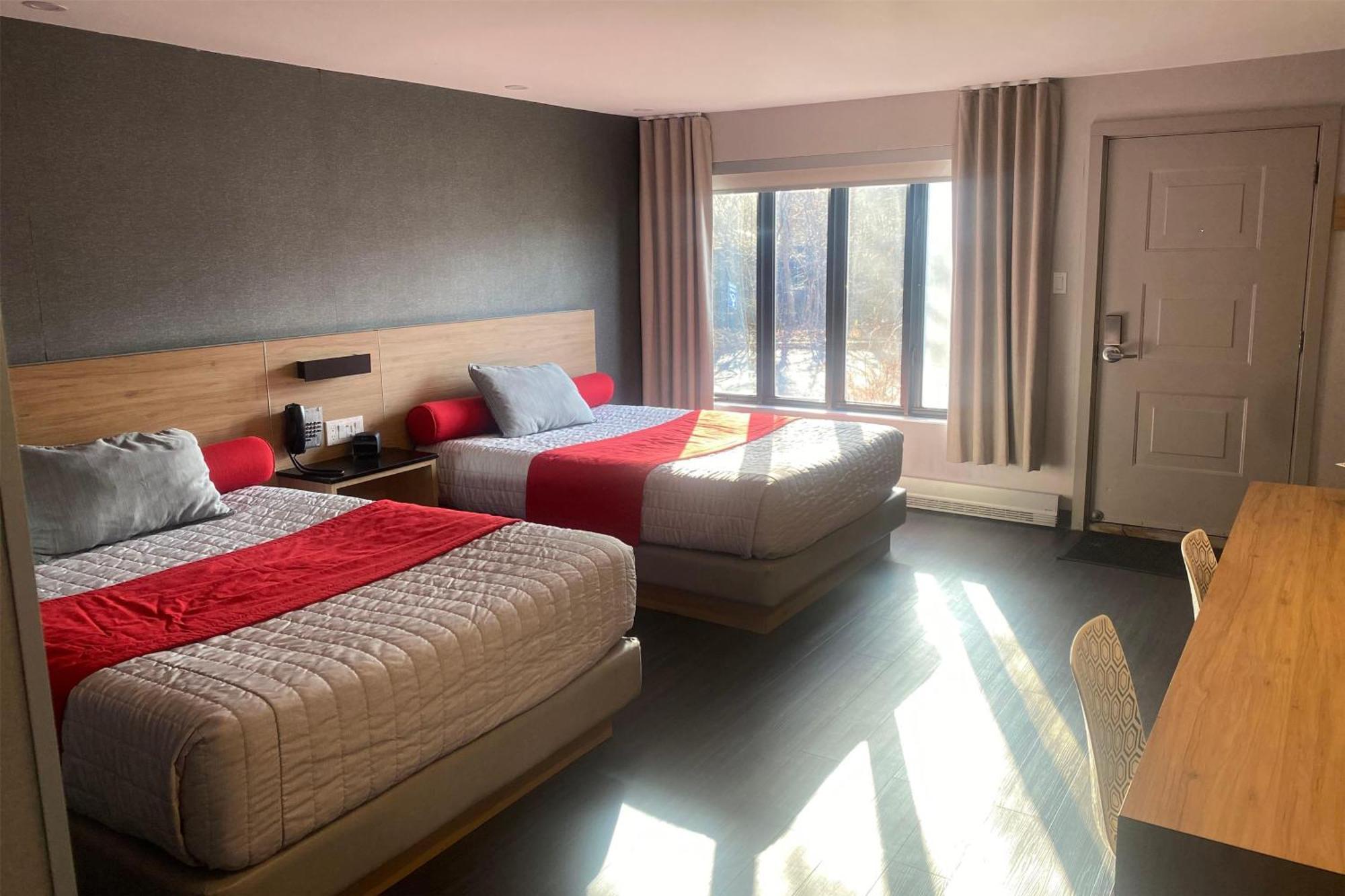 Hotel Ramada By Wyndham Laval Exteriér fotografie