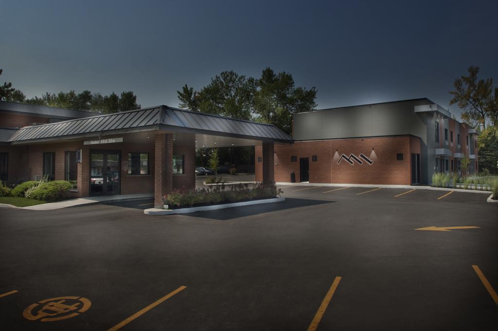 Hotel Ramada By Wyndham Laval Exteriér fotografie