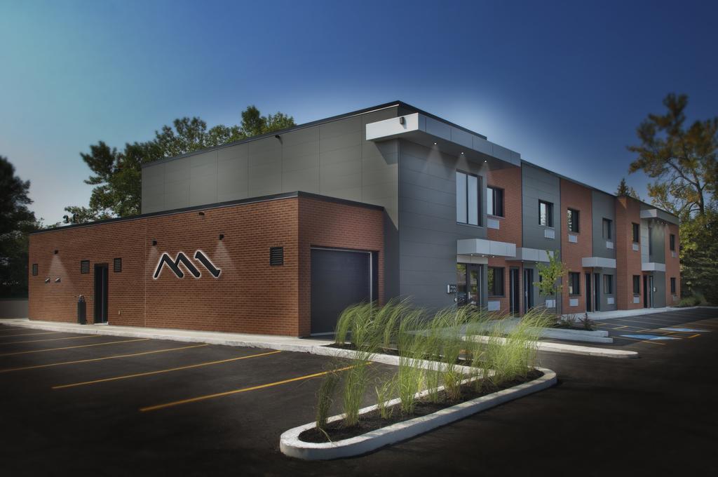 Hotel Ramada By Wyndham Laval Exteriér fotografie