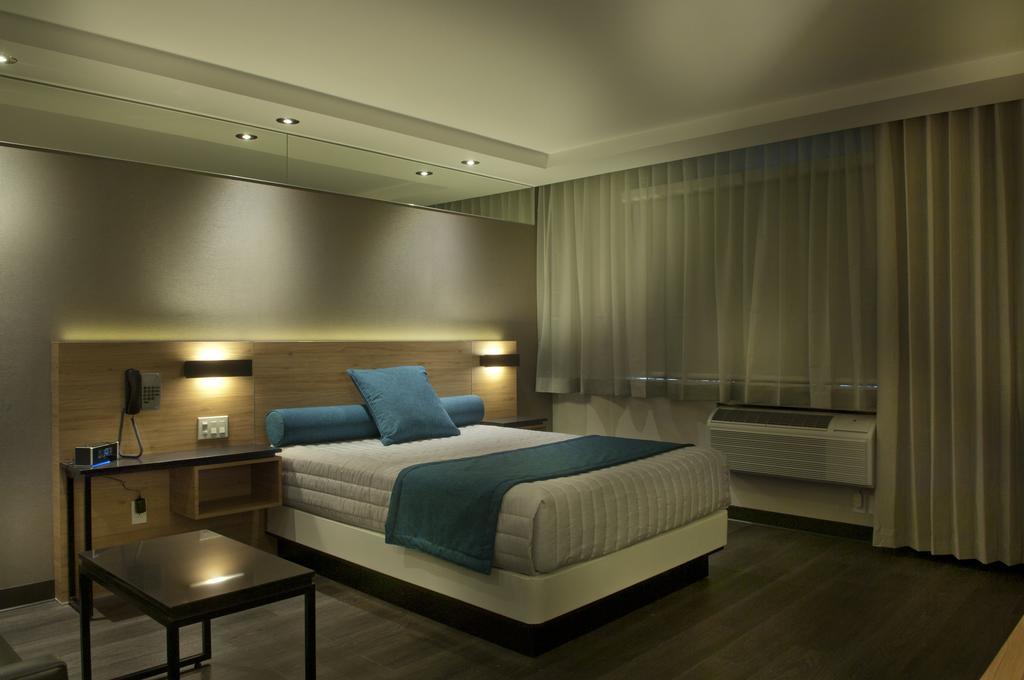 Hotel Ramada By Wyndham Laval Exteriér fotografie