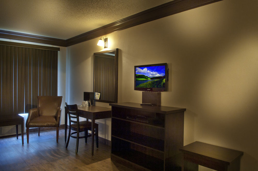 Hotel Ramada By Wyndham Laval Exteriér fotografie