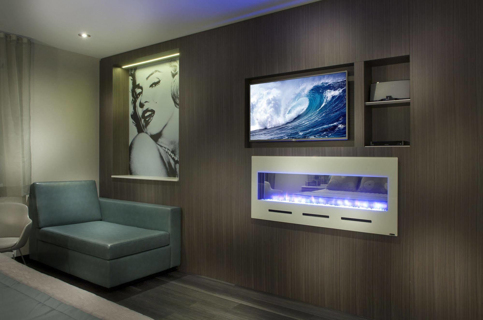 Hotel Ramada By Wyndham Laval Exteriér fotografie