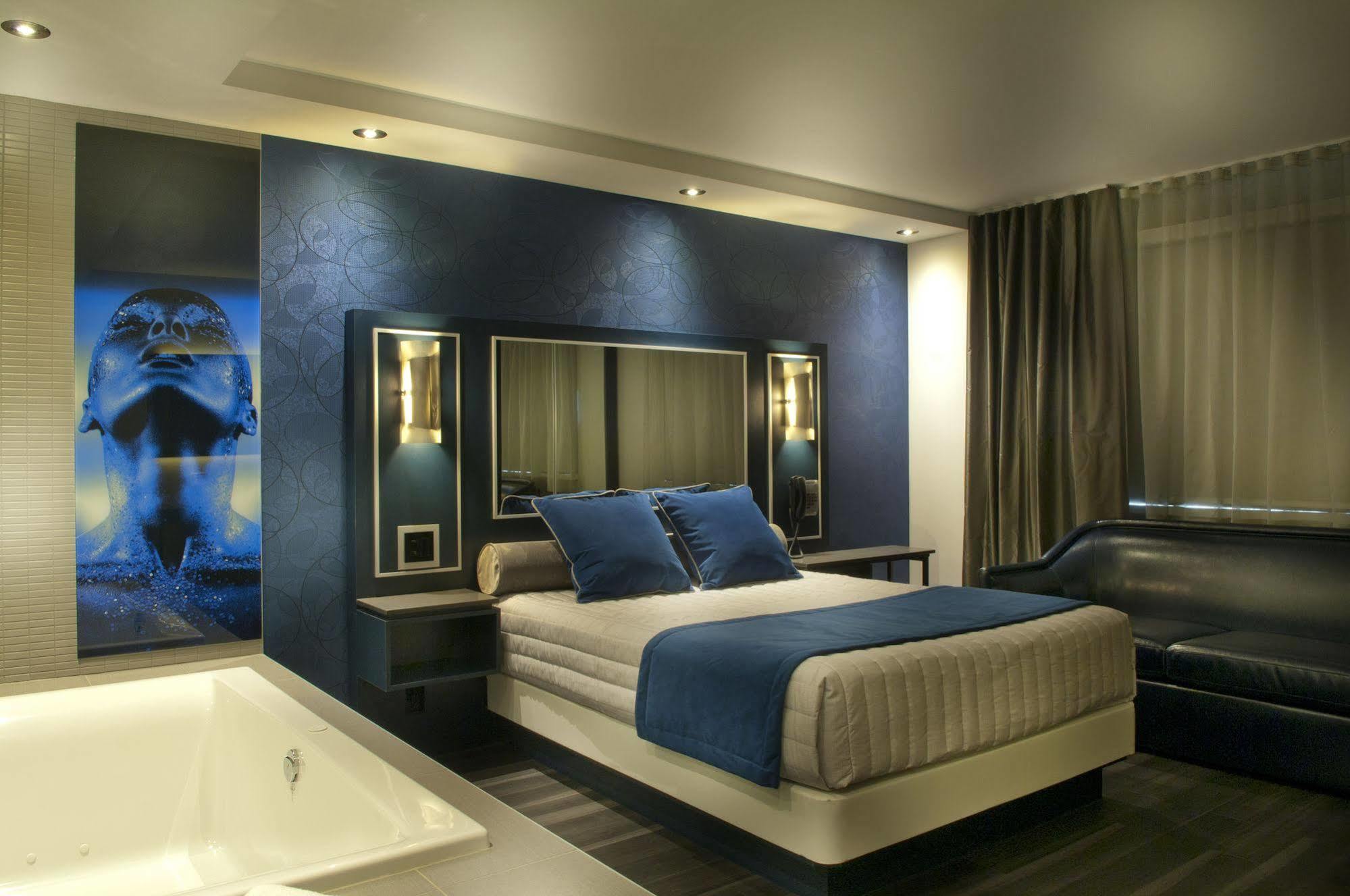 Hotel Ramada By Wyndham Laval Exteriér fotografie