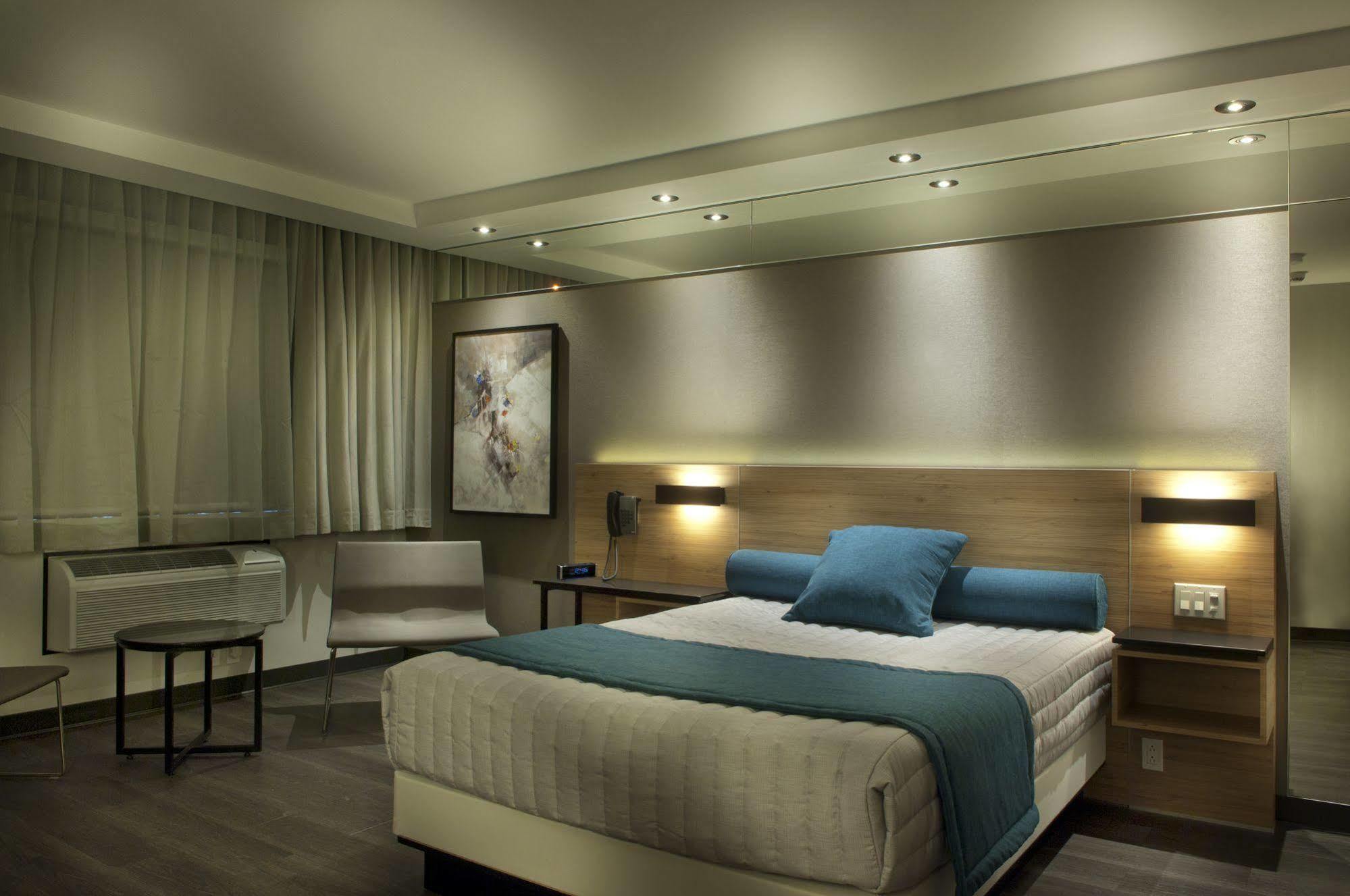 Hotel Ramada By Wyndham Laval Exteriér fotografie