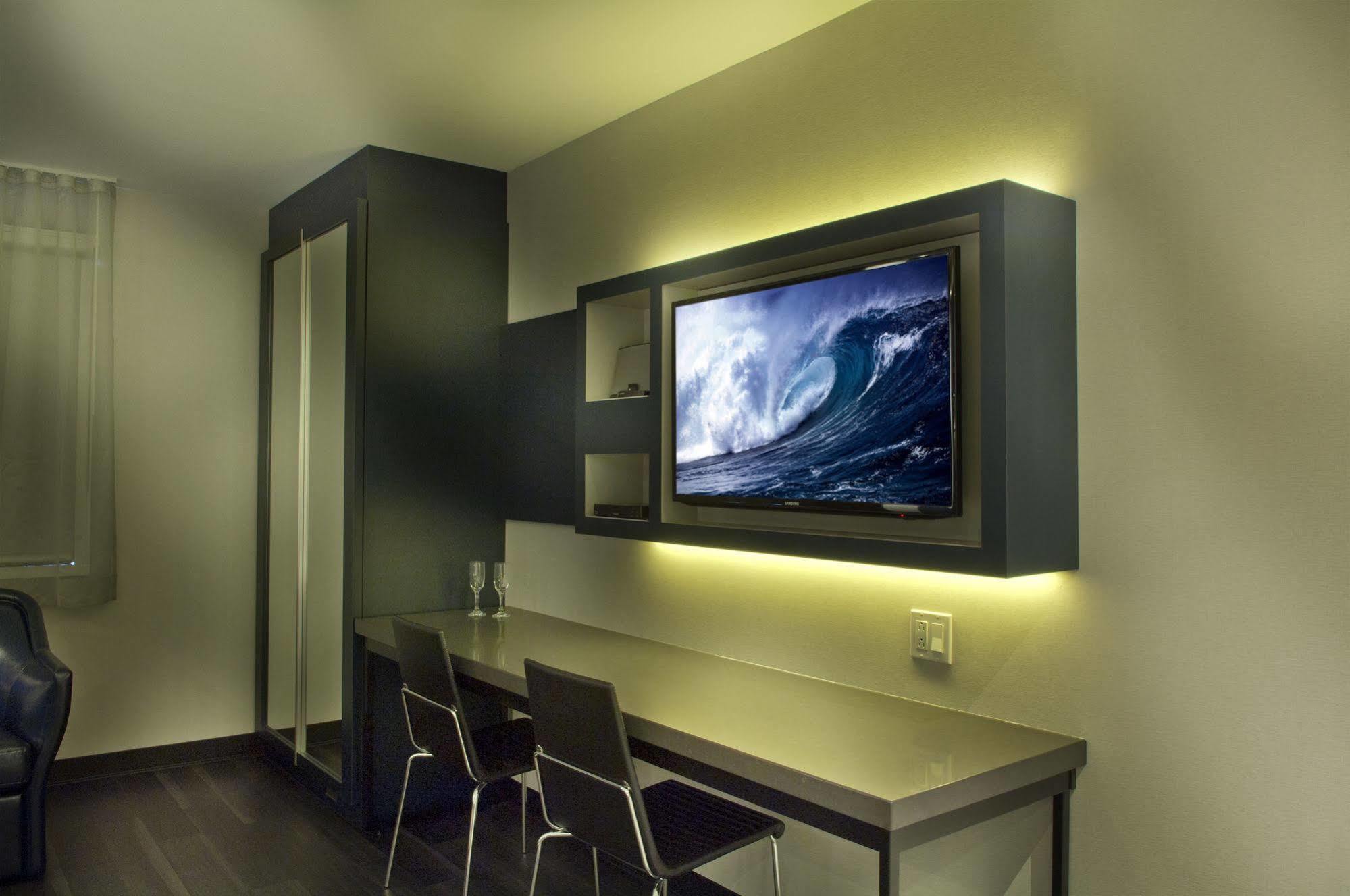 Hotel Ramada By Wyndham Laval Exteriér fotografie